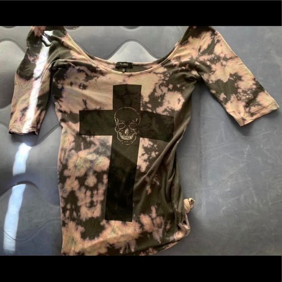 Clothing - Picture 11 of 11